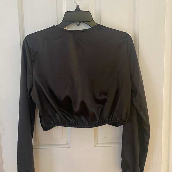 First distraction the label satin twist crop top in black - Picture 6 of 6